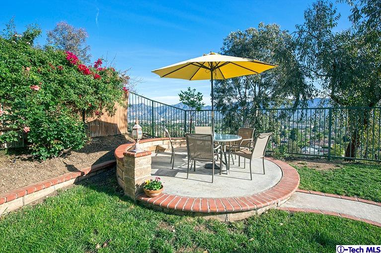 12118 Edgecliff Avenue, Sylmar, CA 91342