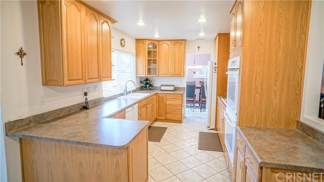 27576 Saffron Lane, Saugus, CA 91350