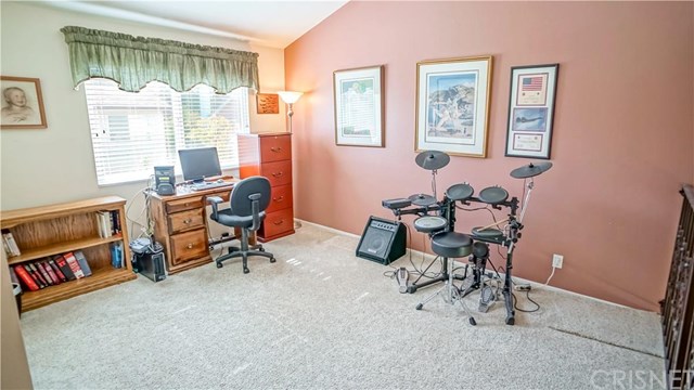 27576 Saffron Lane, Saugus, CA 91350