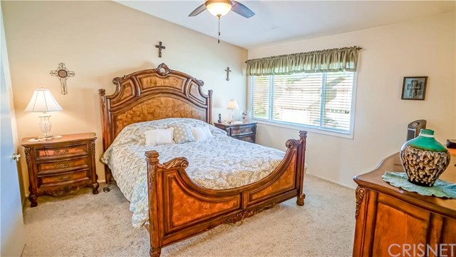 27576 Saffron Lane, Saugus, CA 91350