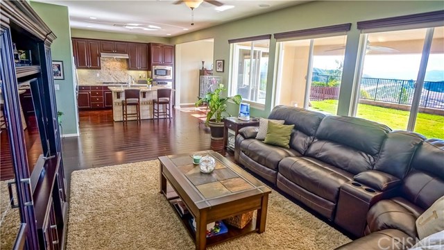 19134 Graham Lane, Saugus, CA 91350