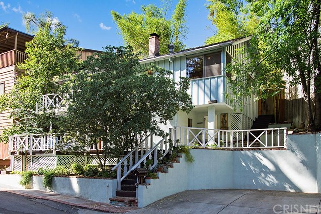 20952 Puente Road, Woodland Hills, CA 91364