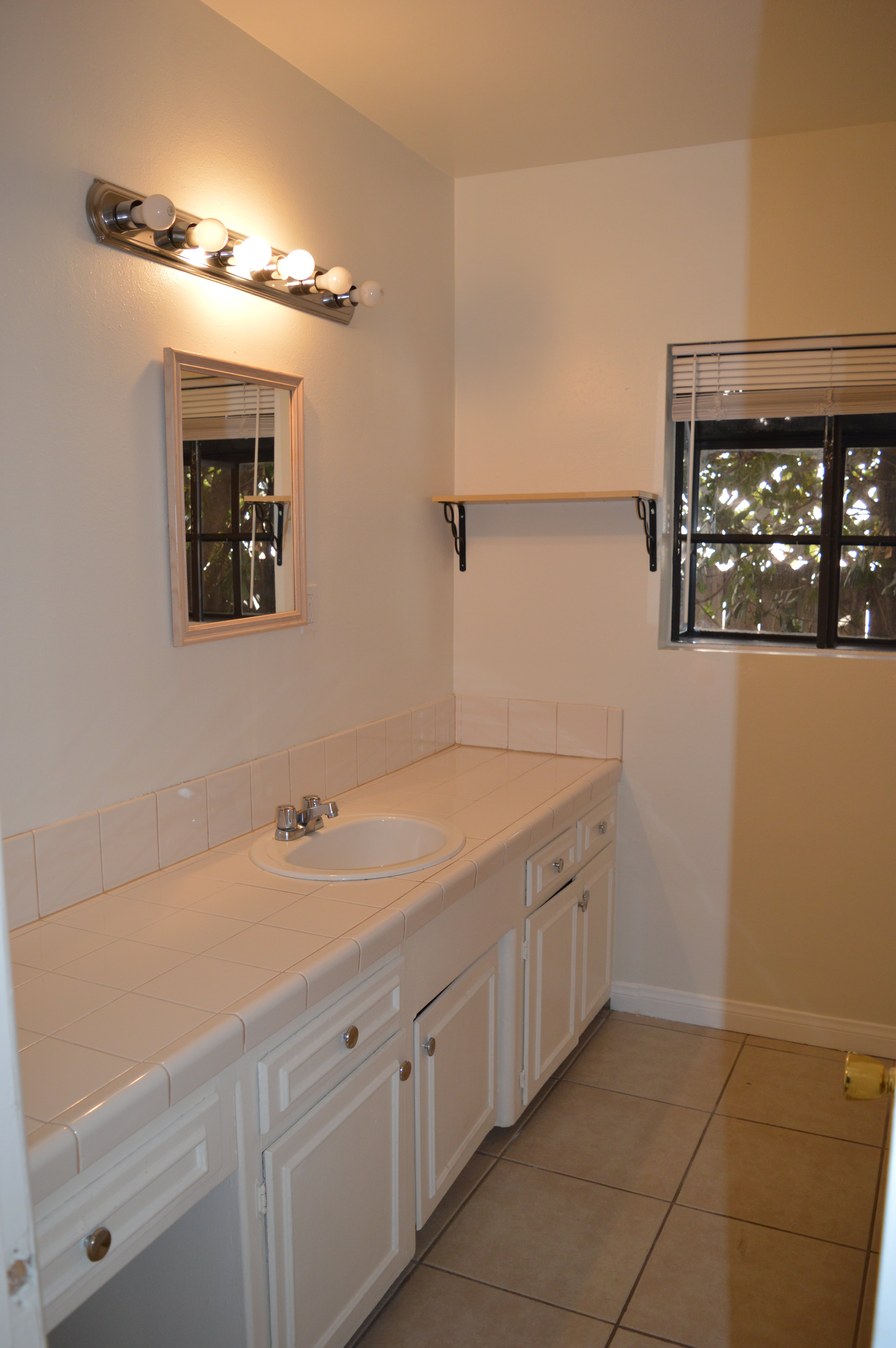 22850 Leonora Drive, Woodland Hills, United States 91367