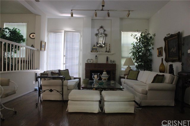 20950 Oxnard Street, Woodland Hills, CA 91367