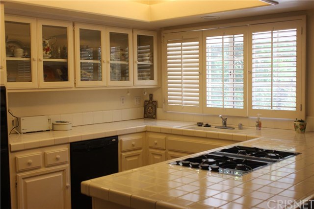 20950 Oxnard Street, Woodland Hills, CA 91367