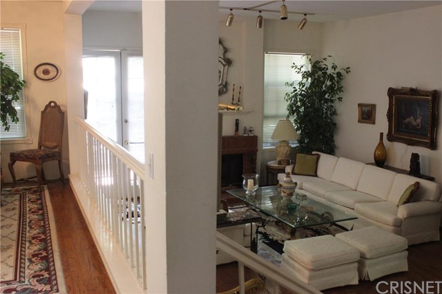 20950 Oxnard Street, Woodland Hills, CA 91367