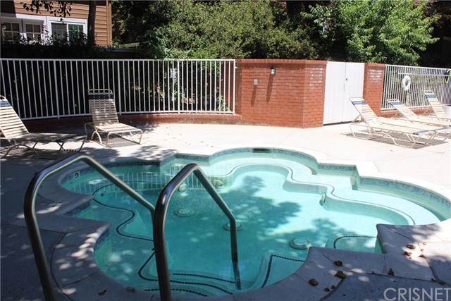 20950 Oxnard Street, Woodland Hills, CA 91367