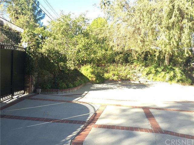 5815 Winnetka Avenue, Woodland Hills, CA 91367