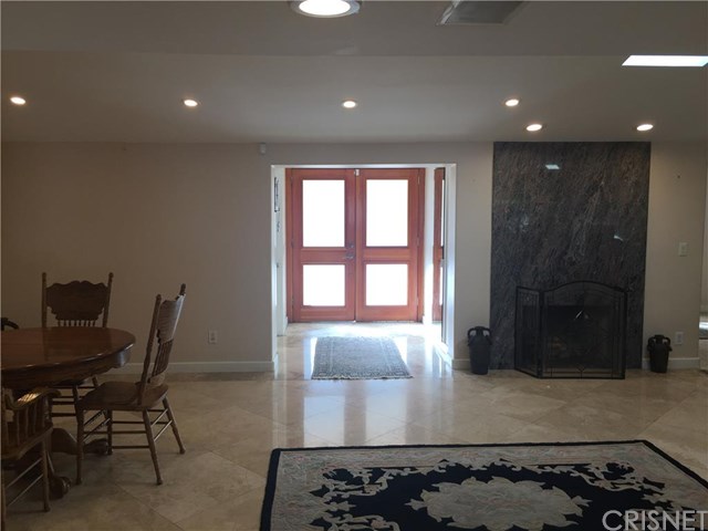 5815 Winnetka Avenue, Woodland Hills, CA 91367