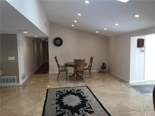 5815 Winnetka Avenue, Woodland Hills, CA 91367