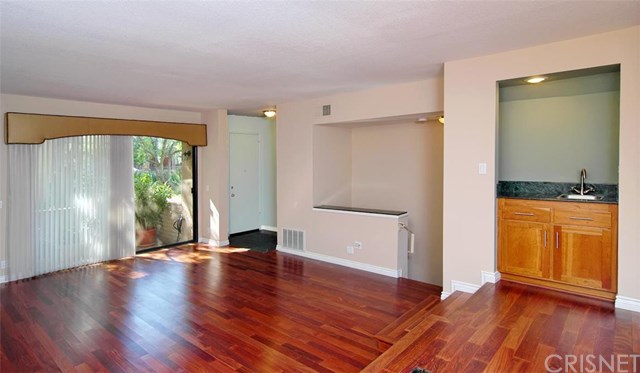21901 Burbank Boulevard, Woodland Hills, CA 91367