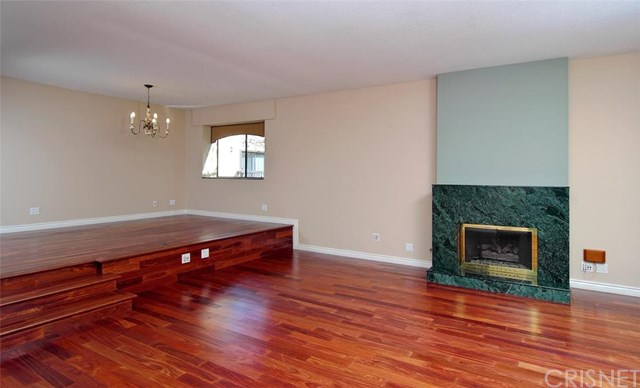 21901 Burbank Boulevard, Woodland Hills, CA 91367