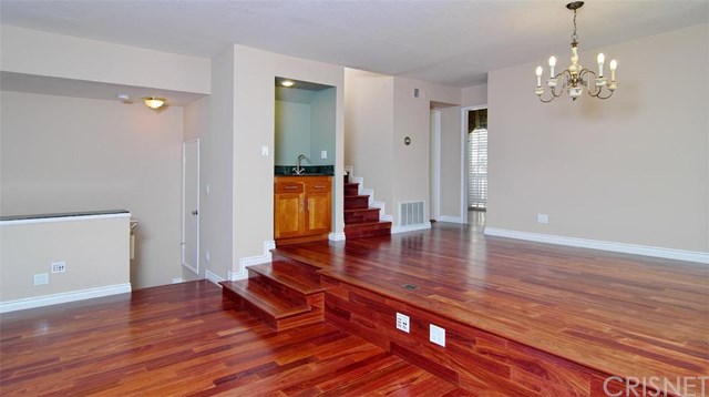 21901 Burbank Boulevard, Woodland Hills, CA 91367