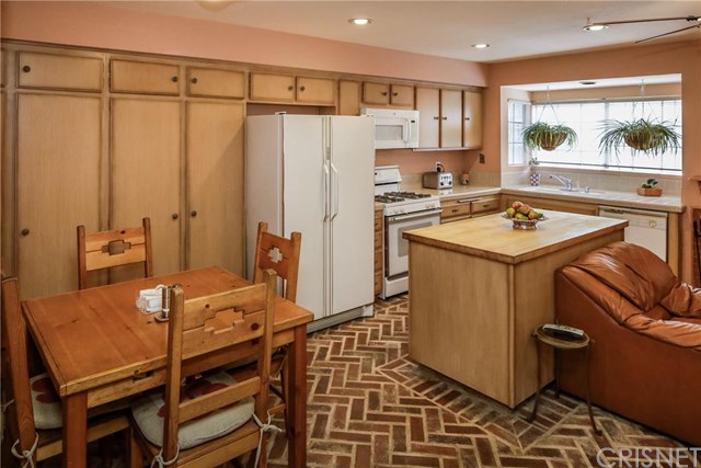 5721 Topanga Canyon Boulevard, Woodland Hills, CA 91367
