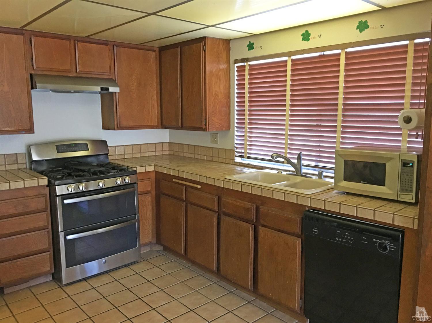 235 North Parkview Drive, Oak Park, CA 91377