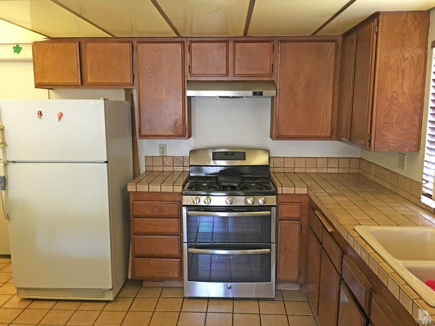 235 North Parkview Drive, Oak Park, CA 91377