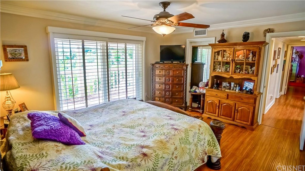 16760 La Veda Avenue, Canyon Country, CA 91387