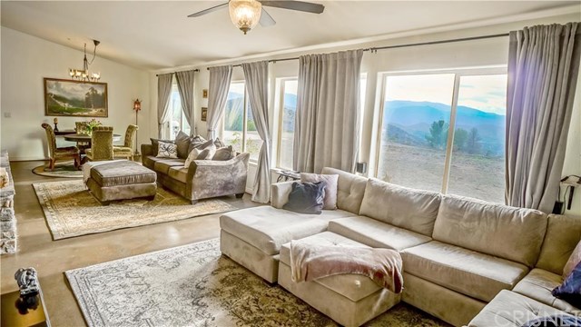 33950 Hanawalt Road, Agua Dulce, CA 91390