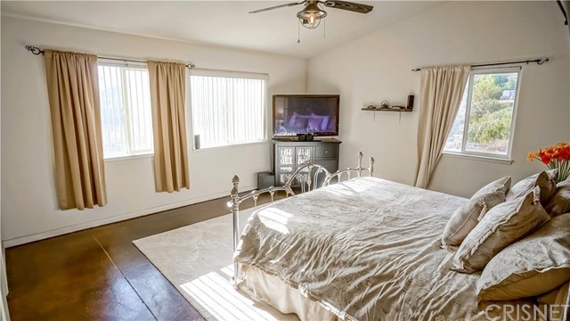 33950 Hanawalt Road, Agua Dulce, CA 91390