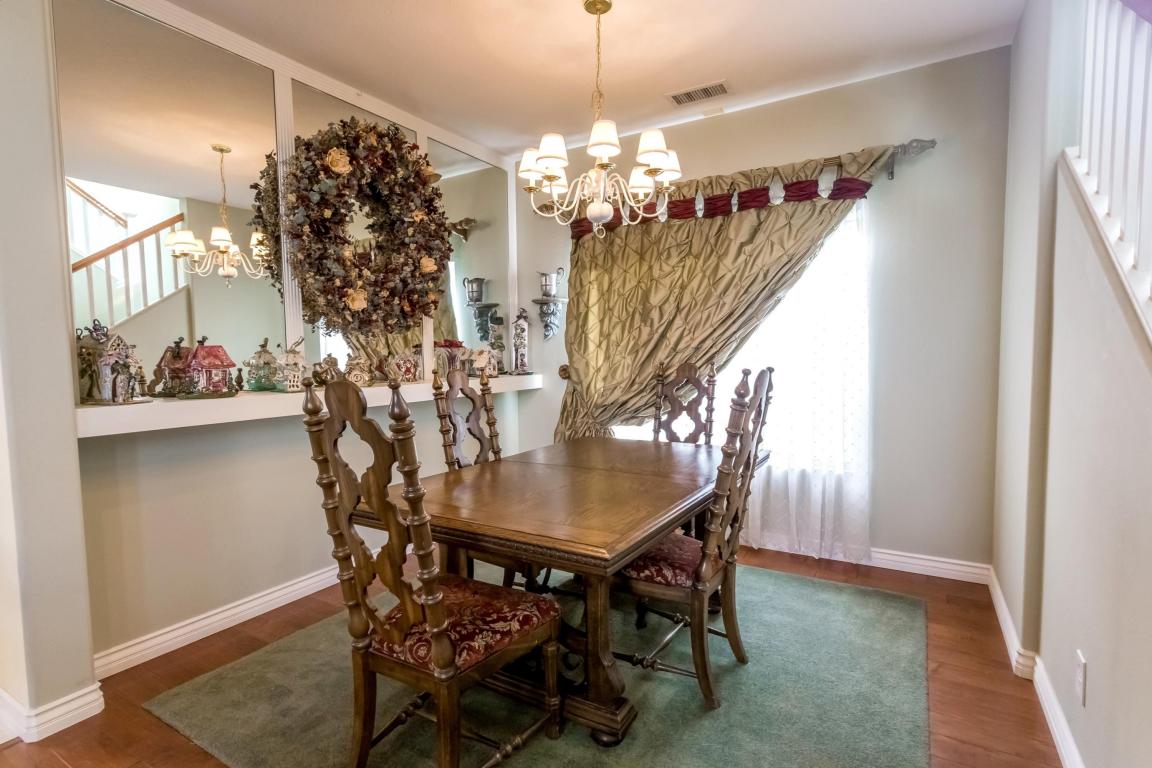 28646 David Way, Santa Clarita, CA 91390