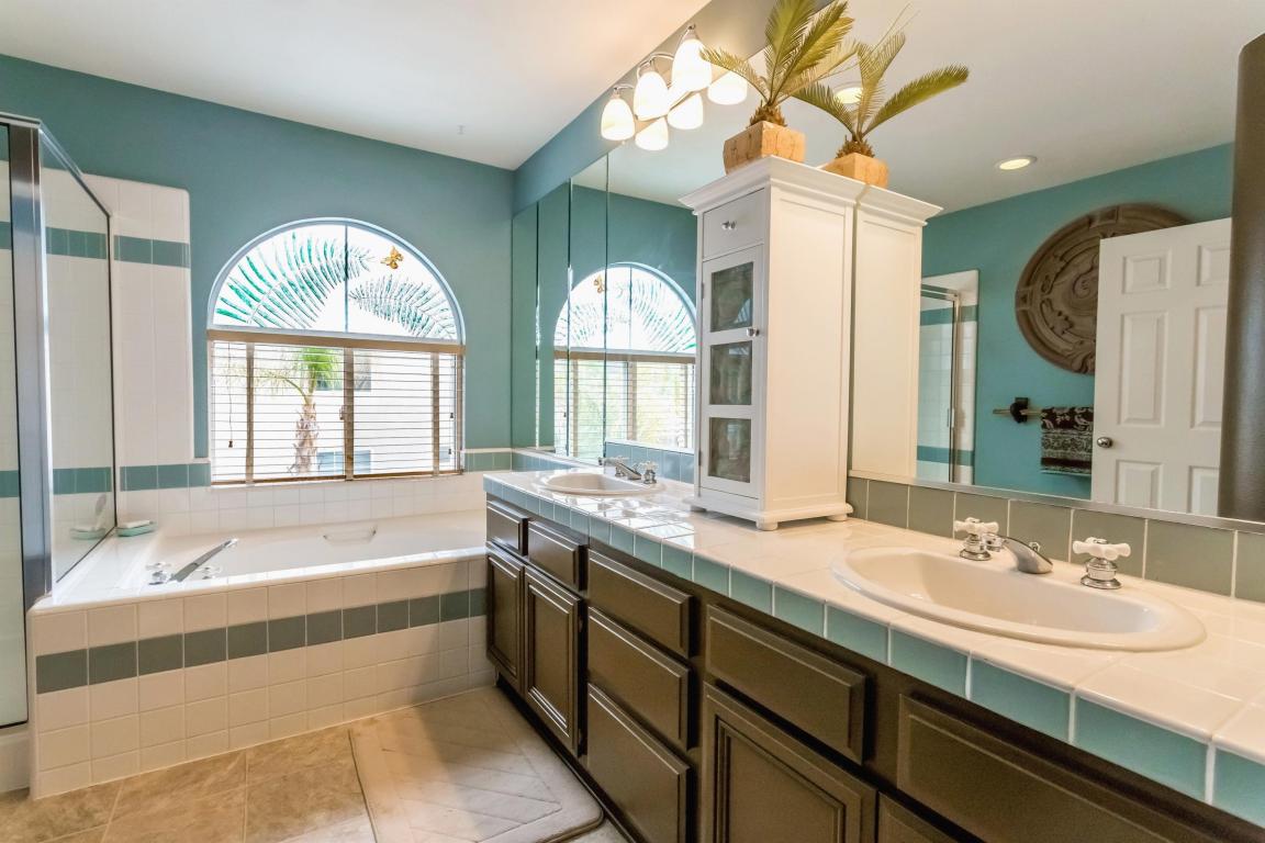 28646 David Way, Santa Clarita, CA 91390