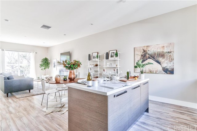 5662 Hazeltine Avenue, Van Nuys, CA 91401