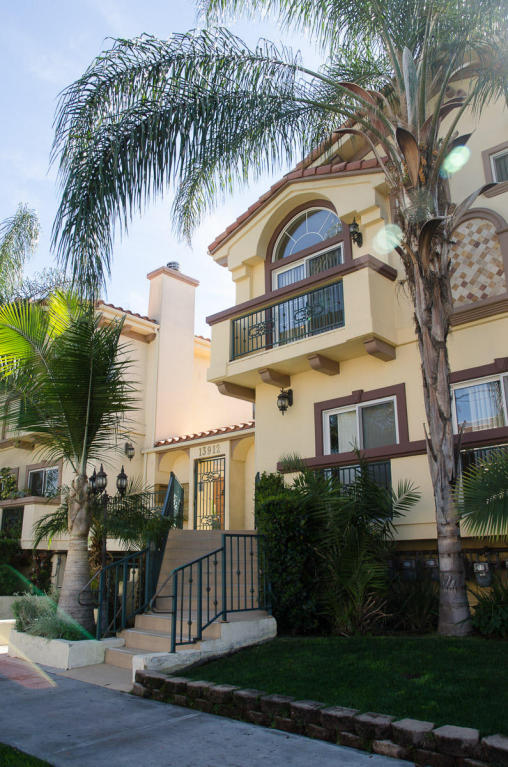 13912 Oxnard Street, Van Nuys, CA 91401