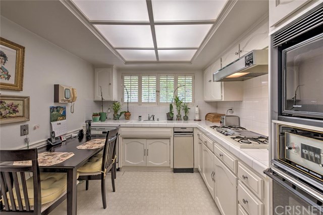 4415 Saugus Avenue, Sherman Oaks, CA 91403