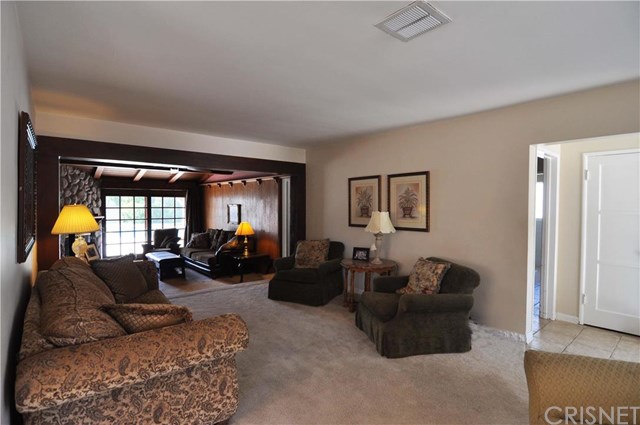 7811 Paso Robles Avenue, Lake Balboa, CA 91406