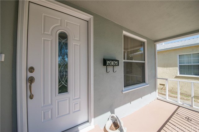 17523 Victory Boulevard, Lake Balboa, CA 91406