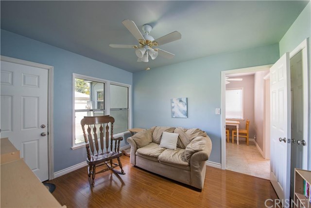 17523 Victory Boulevard, Lake Balboa, CA 91406
