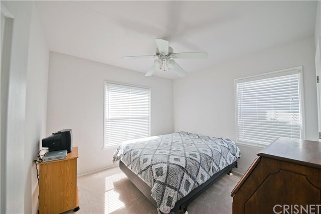 17523 Victory Boulevard, Lake Balboa, CA 91406