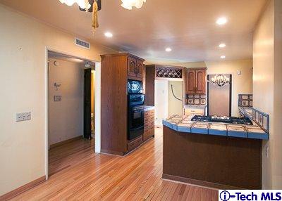707 East Tujunga Avenue, Burbank, CA 91501