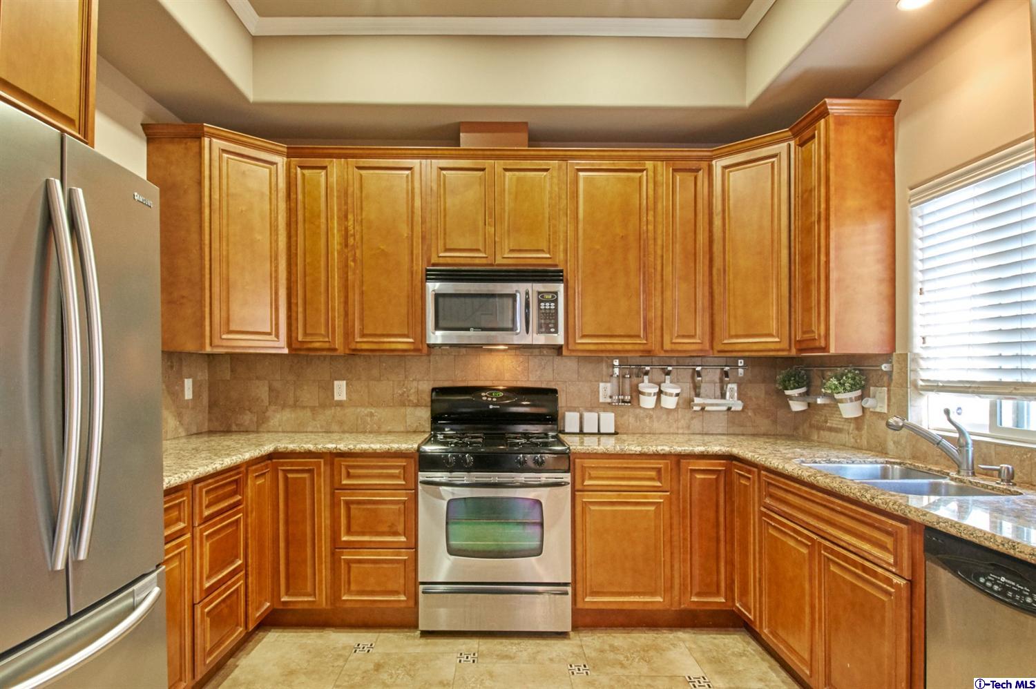 125 South Virginia Avenue, Burbank, CA 91506