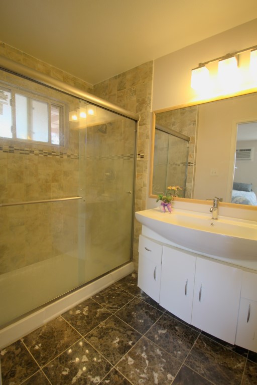 7615 VAN NOORD, North Hollywood, United States 91605