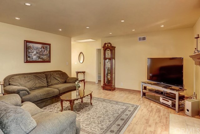 1131 Hillsdale Drive, Claremont, CA 91711