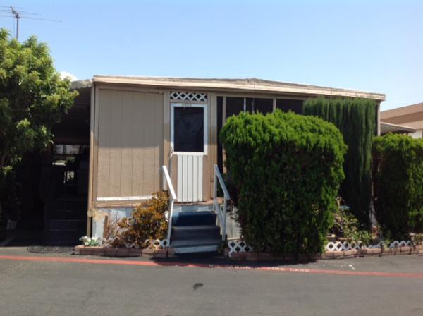 Starlite Mobile Estates 1045 n azuzaCovina, CA 91722