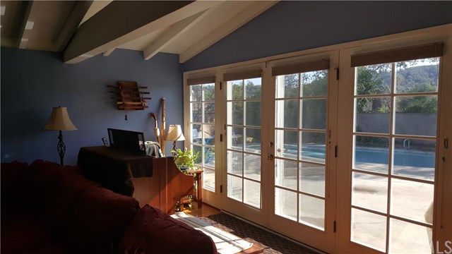 918 East Walnut Avenue, Glendora, CA 91741