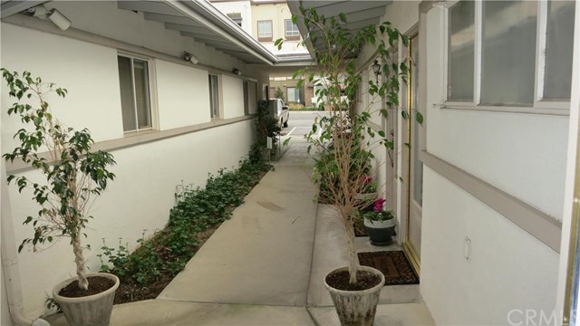 541 S Glendora Avenue, Glendora, CA 91741