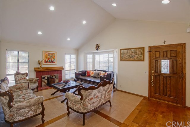 25 Meadow View Drive, Pomona, United States 91766
