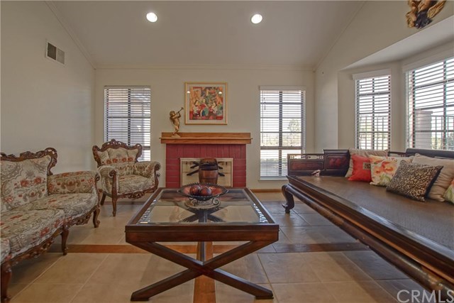 25 Meadow View Drive, Pomona, United States 91766
