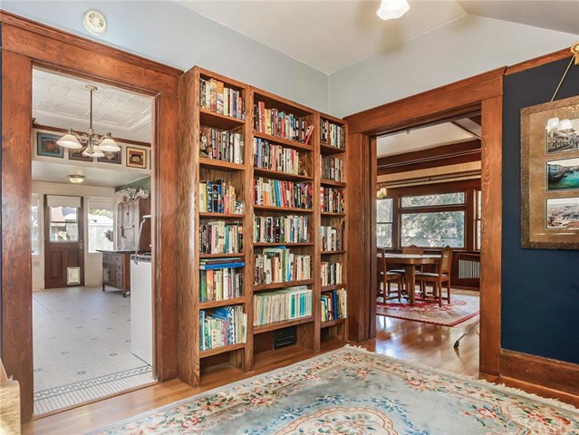 395 East Jefferson Avenue, Pomona, CA 91767