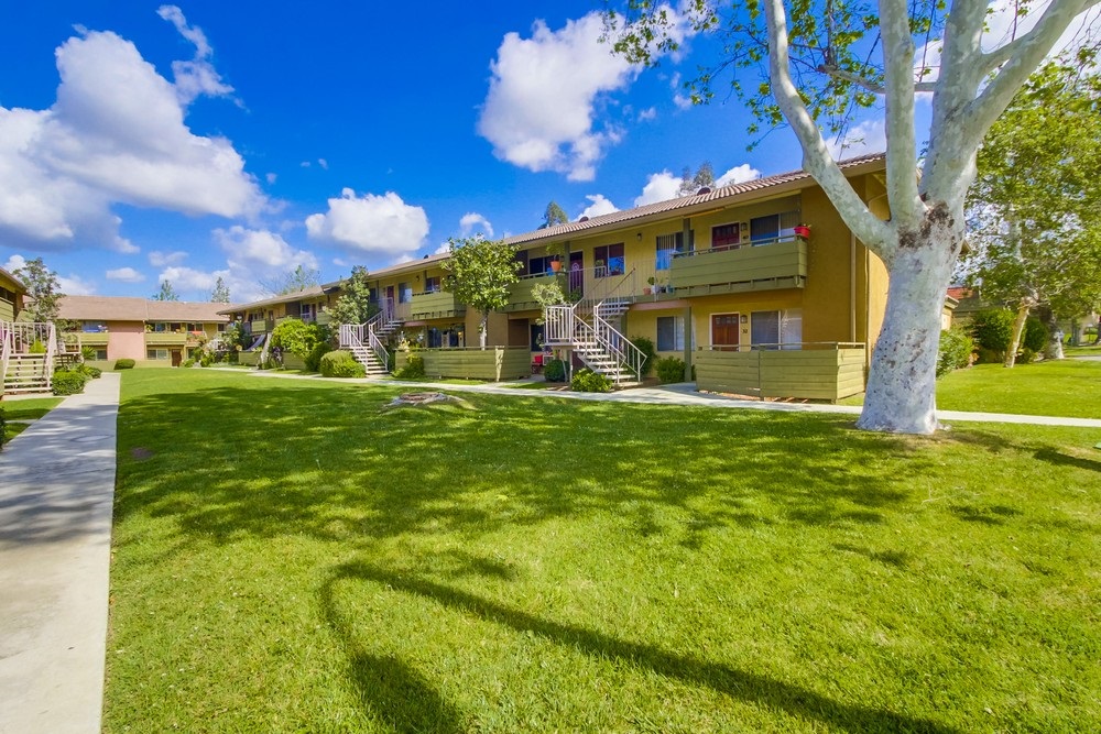 2094 E Grand Ave., Escondido, CA 92027