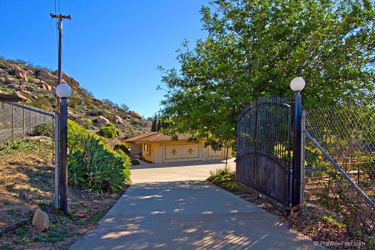 2305 Helen Rd, Fallbrook, CA 92028