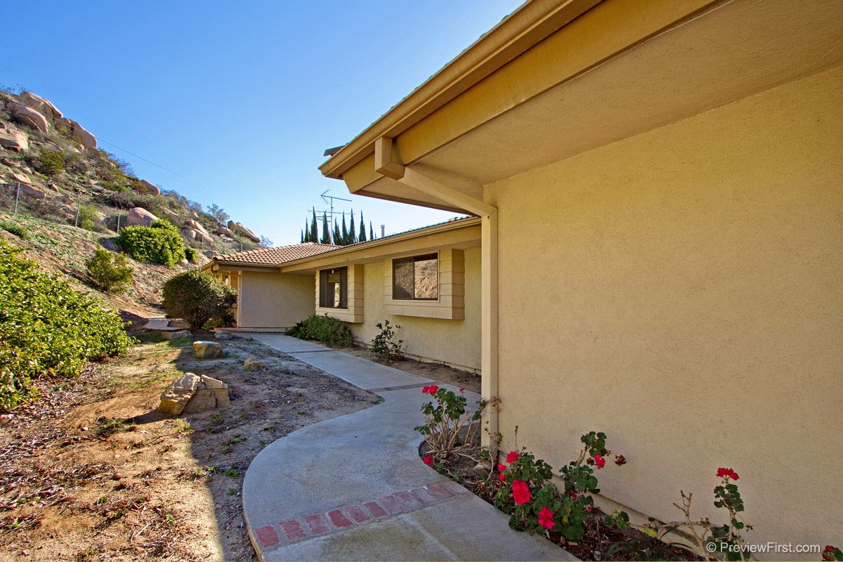2305 Helen Rd, Fallbrook, CA 92028