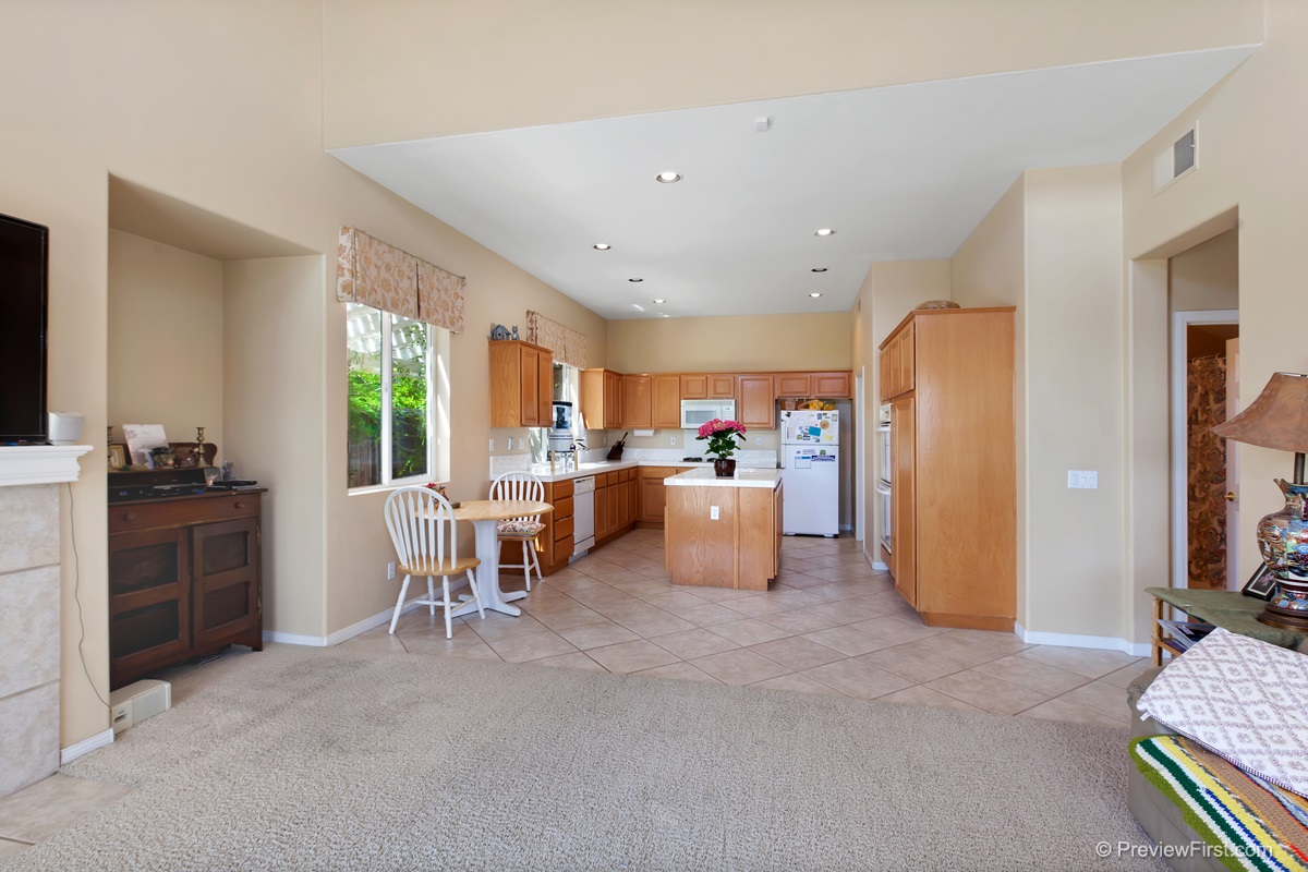 895 Inverlochy Drive, Fallbrook, CA 92028