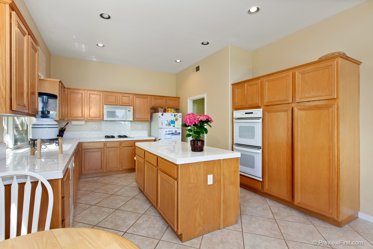 895 Inverlochy Drive, Fallbrook, CA 92028