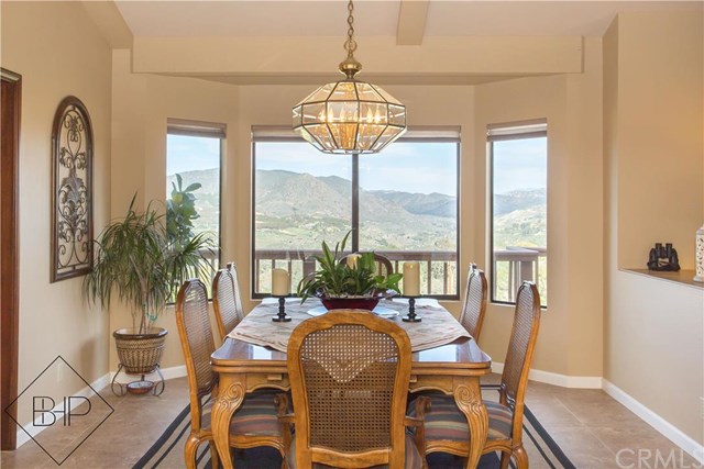880 North Stage Coach Lane, Fallbrook, United States 92028