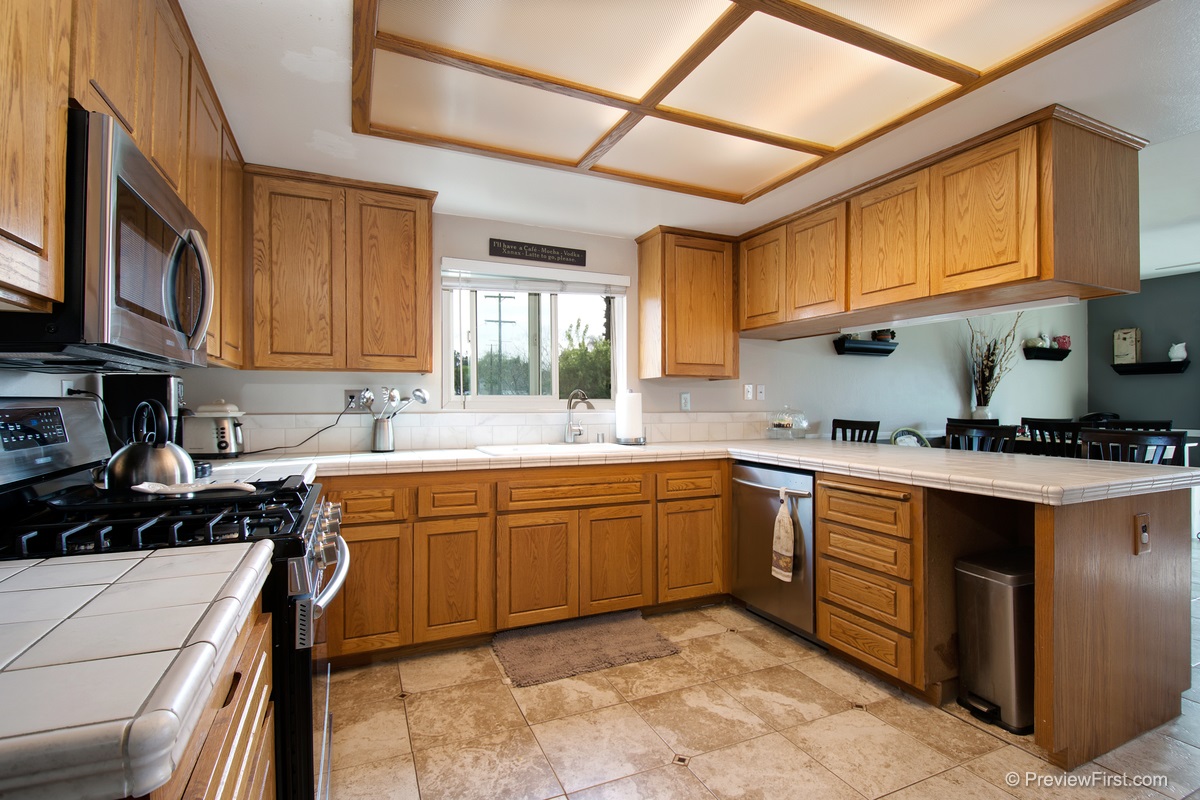 9608 Farmington Dr, Lakeside, CA 92040