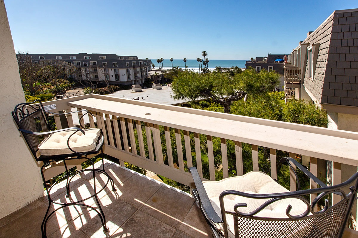999 N Pacific St., Oceanside, CA 92054